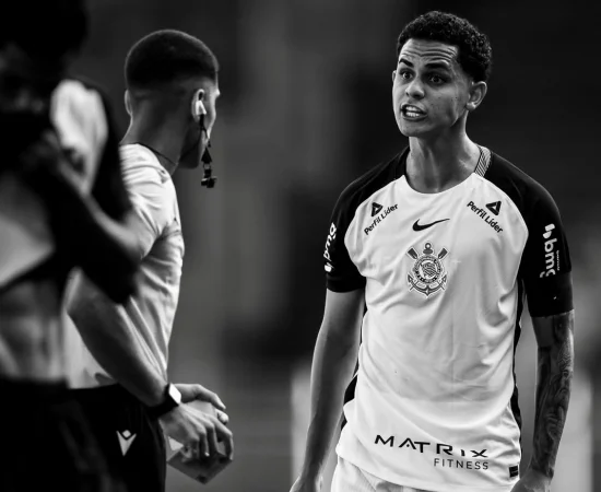 Escândalo No Sub 20: Jogador Do Corinthians, Luiz Gustavo Bahia, Agride Árbitro Com Peitada Após Expulsão Em Derrota Para O Vasco
