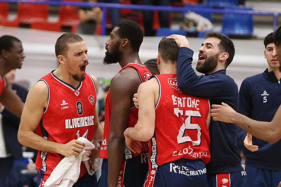 Reviravolta Espetacular: Oliveirense Supera Ovarense No Fim E Garante Confronto Épico Contra O Tetracampeão Benfica Nas Semifinais Da Liga Portuguesa De Basquetebol