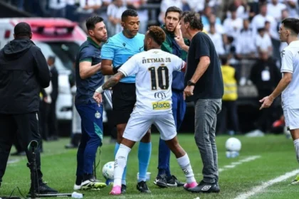 Neymar Furioso: Craque Do Santos é Substituído Por Engano Em Confusão De Números Da Arbitragem Antes Da Convocação Para A Copa Do Mundo