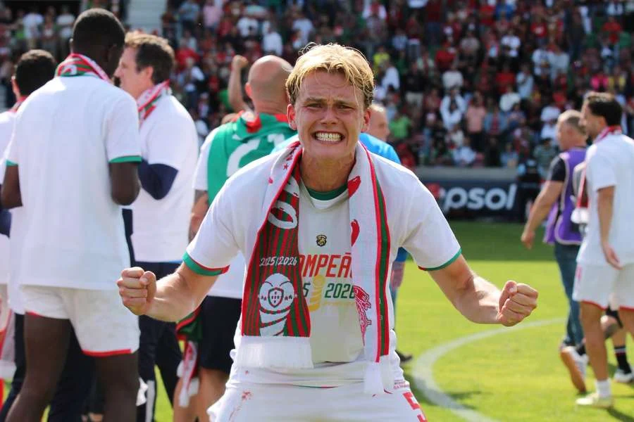 Da Base Ao Estrelato: Noah Madsen, Campeão Da Liga 2, Renova Com O Marítimo E Visa A Consolidação Na Elite Do Futebol Português