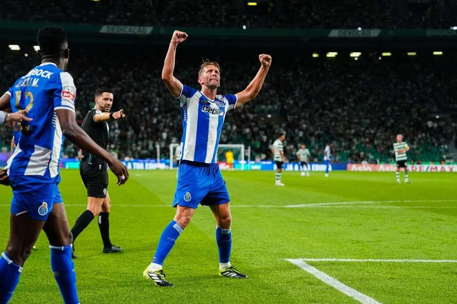 Adeus Dragão: Luuk De Jong Deixa O Fc Porto Após Uma Temporada De Lesões, Título Inédito E Carinho Da Torcida