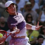 Promessa Do Tênis Brasileiro, João Fonseca Supera Francês Luka Pavlovic Em Estreia Triunfal De Roland Garros E Avança Para A Segunda Rodada Em Paris