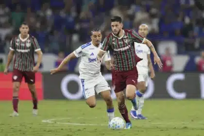 Fluminense Abre O Placar Com John Kennedy, Mas Cruzeiro Busca Empate No Mineirão Em Jogo Chave Do Brasileirão Antes Da Pausa Para A Copa Do Mundo