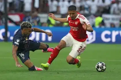 Saliba, Estrela Do Arsenal, Vê Lesão Agravada Após Vice Na Champions E Pode Ser Cortado Da França Para A Copa Do Mundo: Entenda O Impacto No Sonho De Deschamps