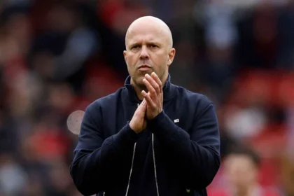Arne Slot, Em Despedida Emocionante Do Liverpool, Homenageia Diogo Jota E Projeta Futuro Dos Reds Na Elite Europeia