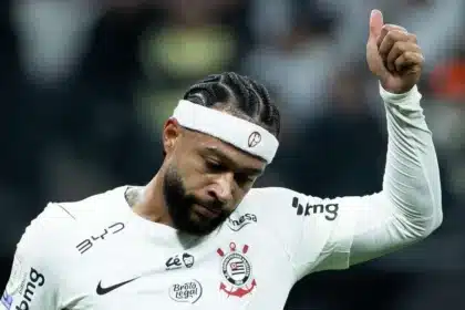 Corinthians Faz Avaliação Rigorosa Da Condição Física De Memphis Depay E Histórico De Lesões Antes De Decidir Renovação De Contrato