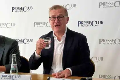 Ceo Do Bayern, Dreesen, Rejeita Categoricamente Saídas De Olise E Luis Díaz E Detalha Planos Futuros Do Clube