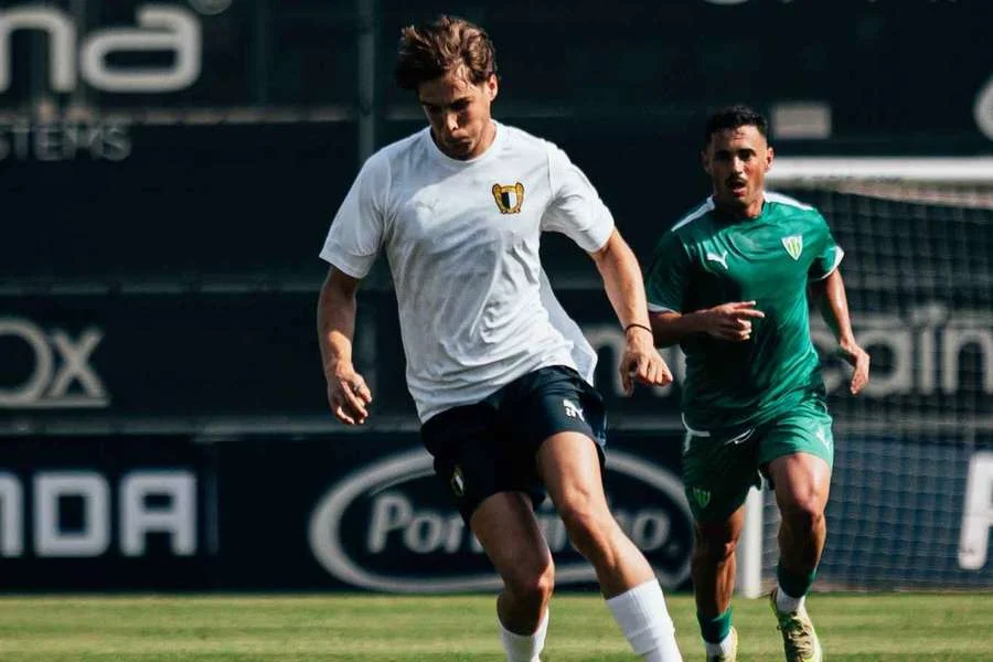 Gustavo Sá: Jovem Promessa Do Famalicão Ruma Ao Nottingham Forest Em Transferência De 20 Milhões E Empréstimo Imediato Ao Olympiacos