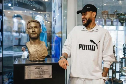 Emoção Na Vila Belmiro: Neymar é Eternizado Com Estátua E Busto No Memorial De Conquistas Do Santos