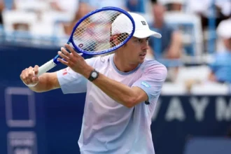 Alex De Miñaur Avança Com Autoridade às Quartas De Final Em Washington Após Duelo Geracional Contra O Jovem Hewitt
