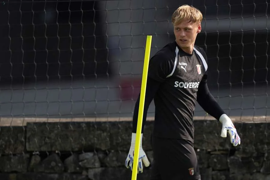 Exclusivo: Ex Diretor De Horníček Revela Bastidores Da Infância Do Goleiro Do Newcastle E A Curiosa Exigência: ‘a Mãe Trazia Documentos Para Confirmar Data De Nascimento’