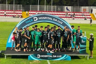 Adeptos Da Académica De Coimbra Celebram Regresso à Liga 2 Com Euforia, Mas Antecipam Desafios Financeiros E Competitividade Intensa Na Busca Pela Consolidação