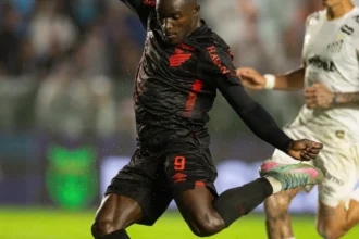 Santos Volta à Zona De Rebaixamento Após Derrota Para O Athletico Pr Na Vila Belmiro