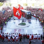 Adeptos Do Benfica Desafiam Castigo Com Mar De Fumos E Tochas Em Apoio Vibrante Antes De Jogo Crucial à Porta Fechada