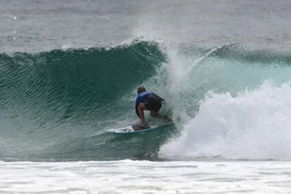 Yolanda Hopkins Faz História No Taiti: Portuguesa Brilha Em Teahupoʻo, Alcança Semifinais E Garante Melhor Resultado Da Carreira No Circuito Mundial De Surf