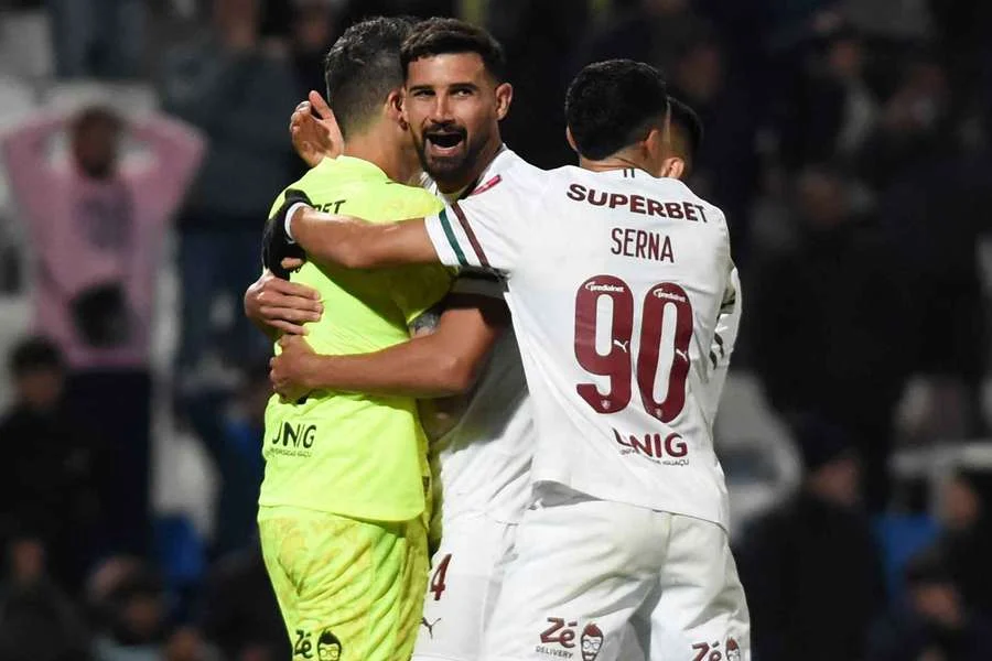 Fluminense Supera Drama Com 10 Em Campo E Brilha Nos Pênaltis Com Herói Fábio, Avançando às Quartas Da Libertadores Pela 3ª Vez Em 4 Anos