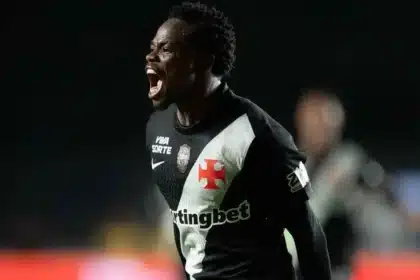 Vasco Supera Expulsão, Vence Vitória Por 1 A 0 E Conquista Vantagem Crucial Nas Quartas Da Taça Do Brasil