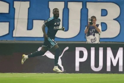 Ligue 1: Lassine Sinayoko Choca O Vélodrome Com Hat Trick Surpreendente E Garante Triunfo Invicto Do Paris Fc Sobre O Marseille (2 3)