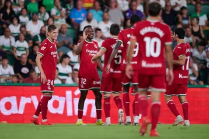 Real Sociedad Desafia Adversidade: Com 10 Jogadores E Virada Sofrida, Garante 3 2 Épico Contra Elche Na Laliga