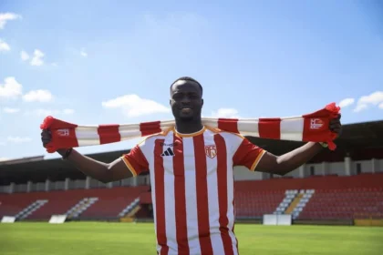 Régis Ndo Está De Volta A Portugal: Atacante Do Burkina Faso Reforça O Afs Como Jogador Livre